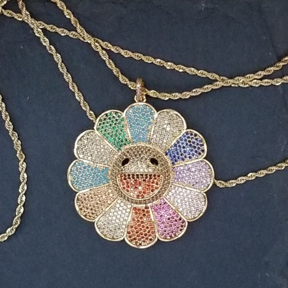 Takashi Murakami Flower Pendant GOLD - Picture 2 of 4